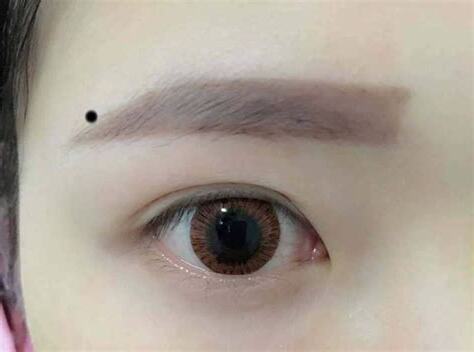 右眉