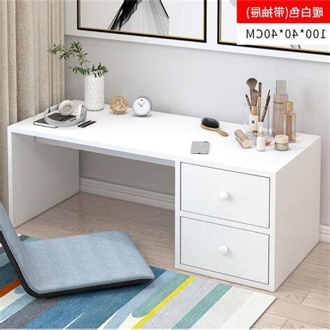 靠窗書桌