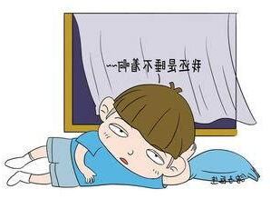 頭東腳西