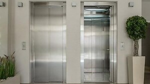 鑰匙掉到電梯縫