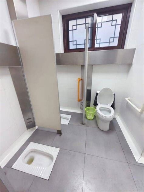 廁所沒有門