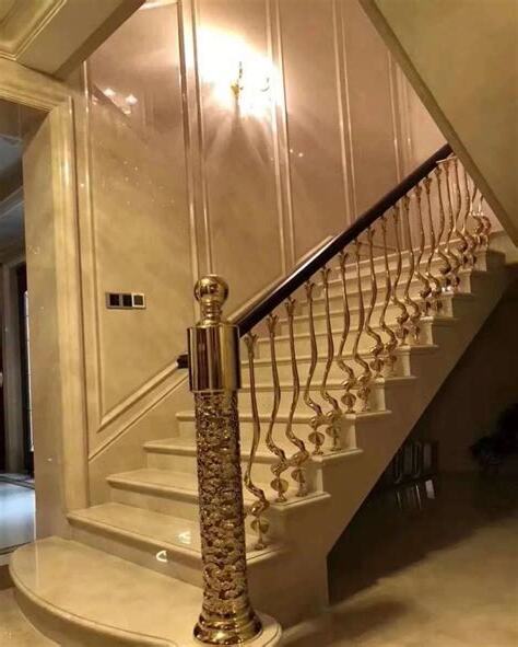 樓梯側面