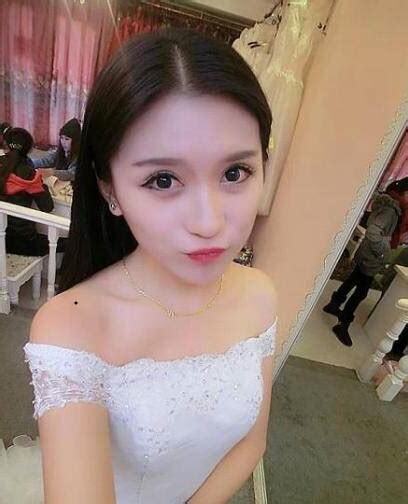 女生肩膀有痣