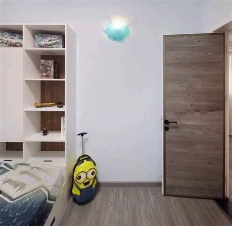 房間門顏色搭配