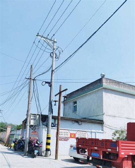 家前面有電線桿