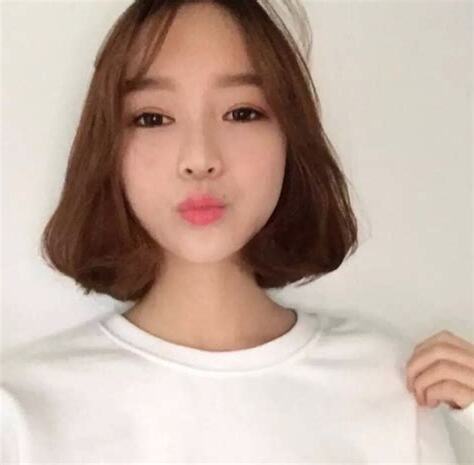 鼻頭大的女人