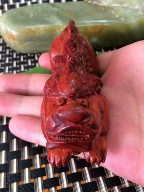 摸貔貅