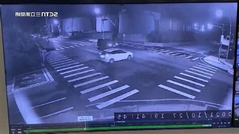 大門對路口