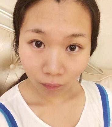 女人眉毛稀疏