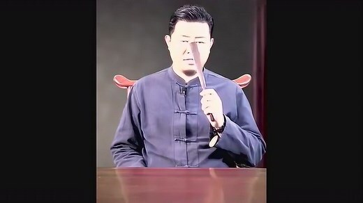 鼻梁旁邊有痣