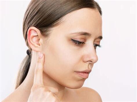 耳洞後面合起來