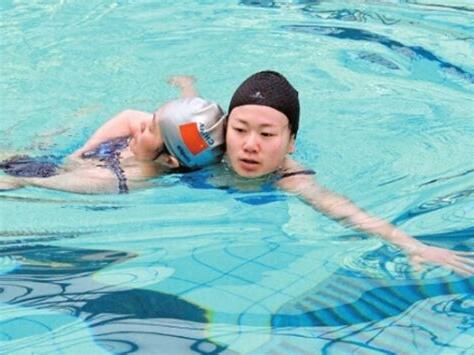 夢到游泳