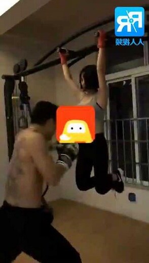 女生腹部大