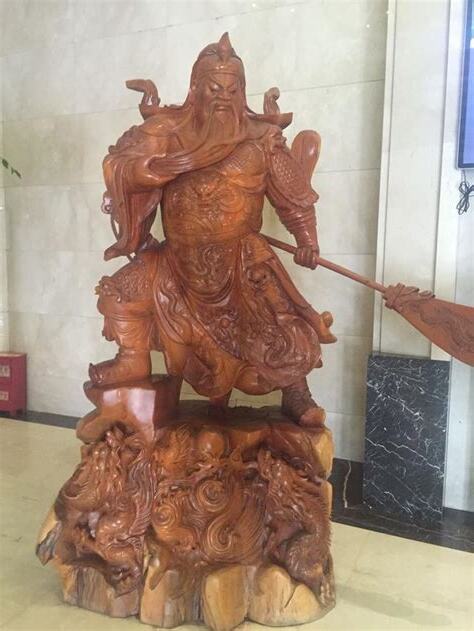 關公木雕擺放