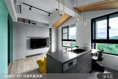 廚房在中間