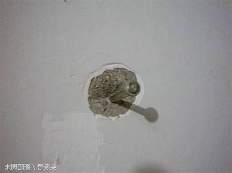 牆壁打釘