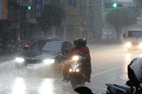 晚上下大雨