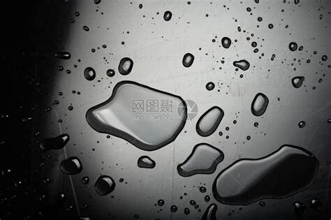 黑色的水