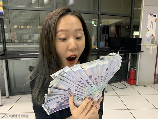 右手掌有痣女