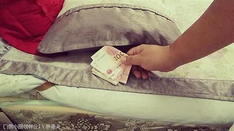 枕頭底下放硬幣