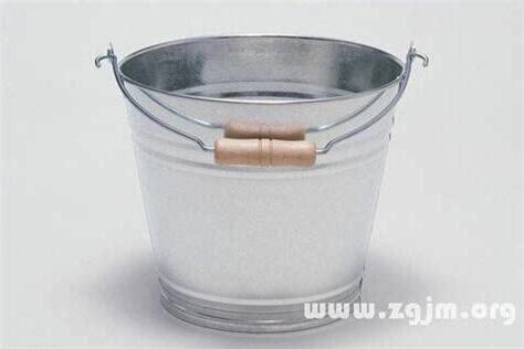 夢見水桶