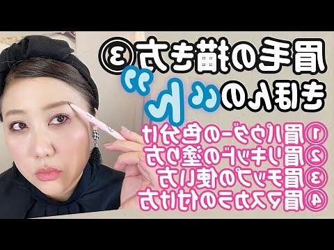 右眉毛有一條特別長