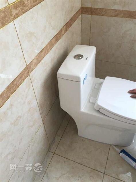馬桶沒靠牆