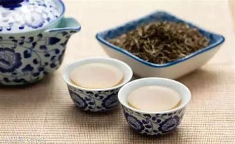 茶煙籠白榻