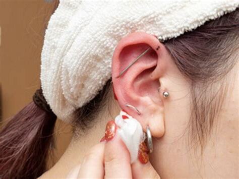 耳洞後面合起來