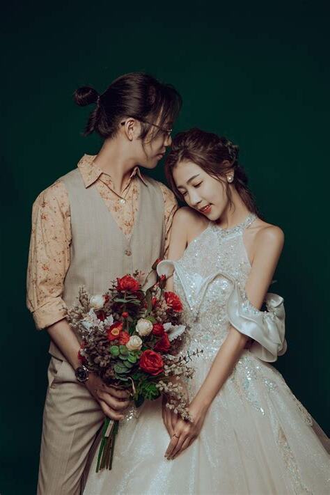 婚紗照放地上