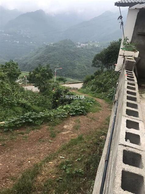 房子靠近高速公路