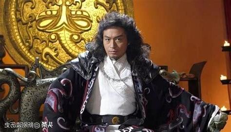能文能武，長相十分英俊