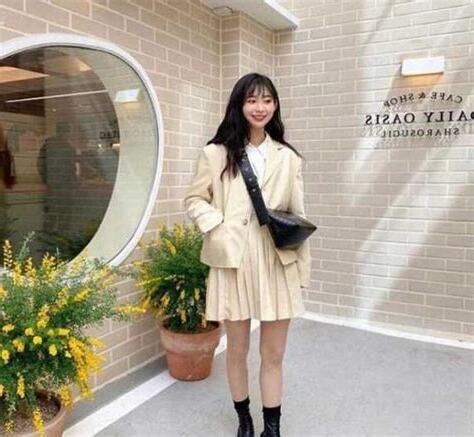 米黃色衣服