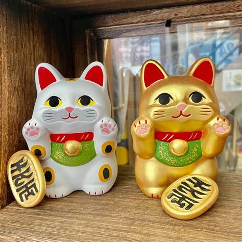 雙手招財貓