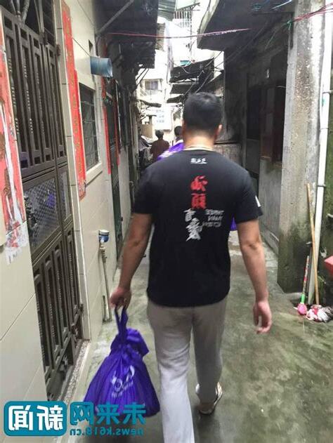 颱風老人圖