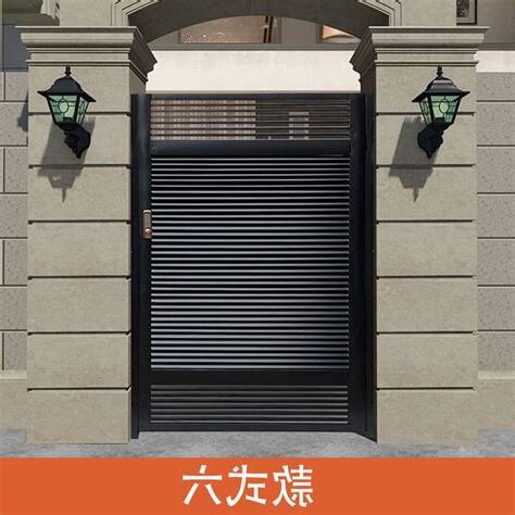 鐵門外開