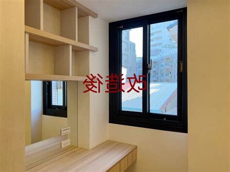 梳妝台靠窗化解