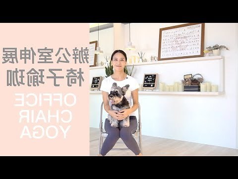 辦公桌後面是走道