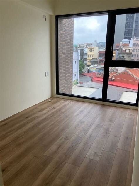 窗外見廟