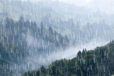 下大雨照片