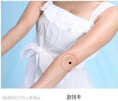 右手肘內側有痣