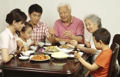 夢見和死去的親人吃飯