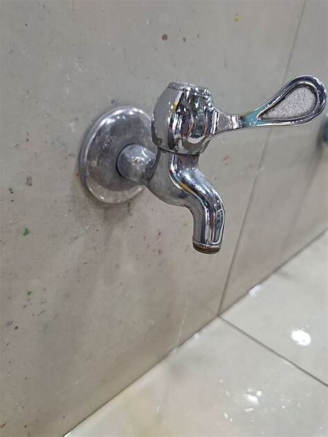 洗手台水龍頭滴水