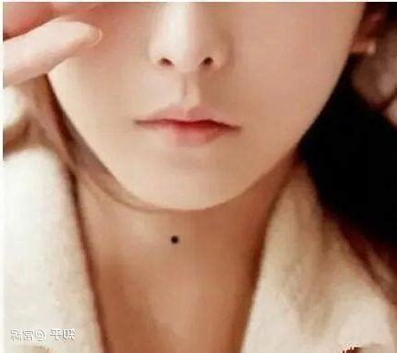 脖子右邊有痣女