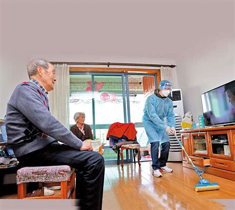 老婆打掃水簾洞衞生