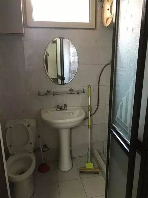 一進門就是廁所