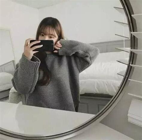 對著鏡子拍照